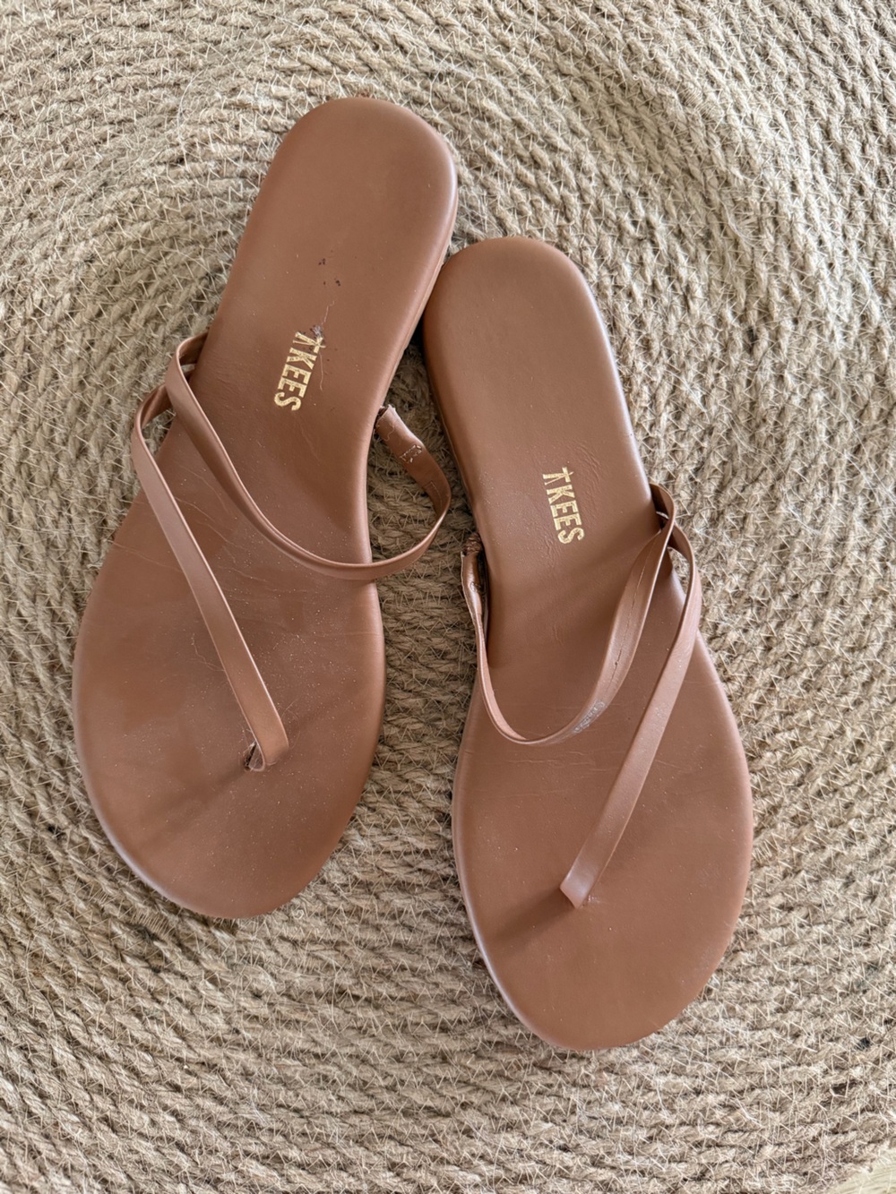TKEES Tan Strappy Minimal Toe-Loop Sandals Satir